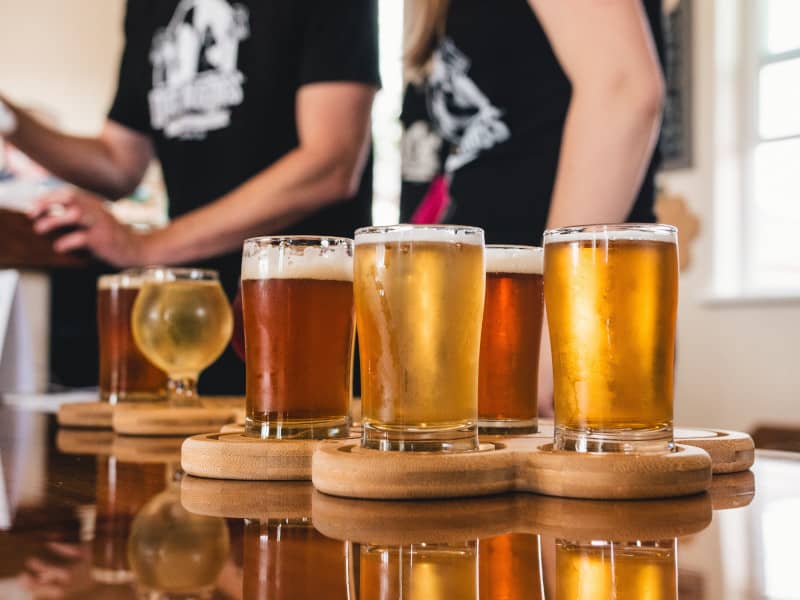 Verschiedene Biergläser als Biespielbild für Brauereiführungen in der Inn-Salzach-Region